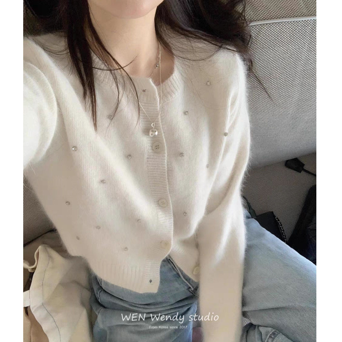 Korean version of Dongdaemun ins internet celebrity fashionable round neck diamond-encrusted long-sleeved knitted cardigan jacket slim short sweater trend