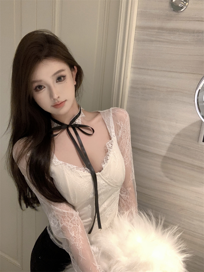 Actual shot of Pure Desire V-neck lace edge slimming tie bow halter neck bottoming shirt