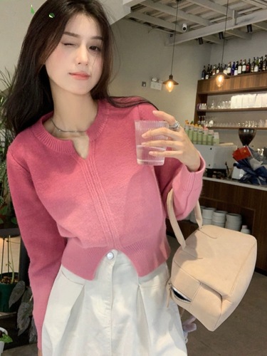 Women's Gradient V-neck Open Hem Fox Fleece Knit Sweater for Autumn/Winter, Stylish Short-sleeve Top with Fitted Design
