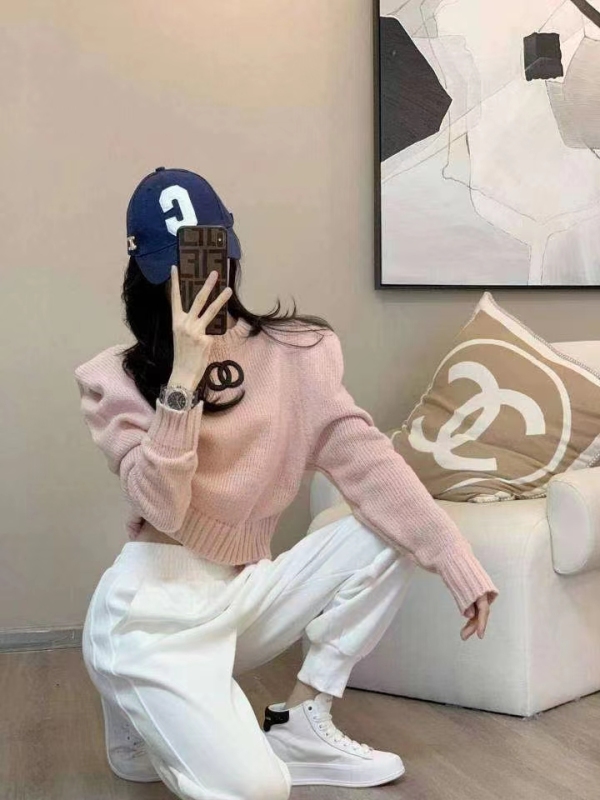 藍色圓領套頭毛衣女秋冬新款高級感氣質墊肩短款針織上衣外穿