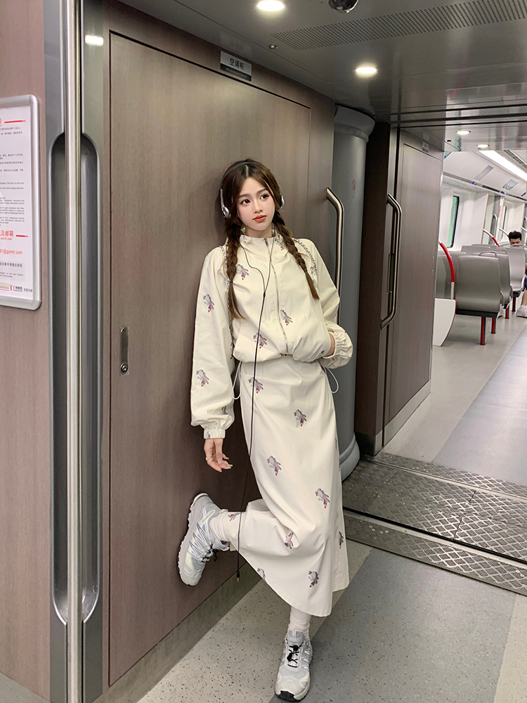 設計感連帽印花長袖外套收腰顯瘦吊帶連衣裙女秋季2023新款兩件套