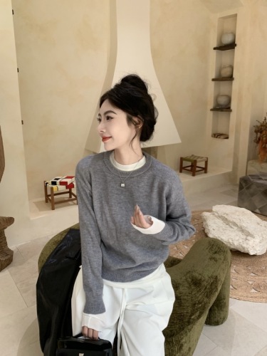 Actual shot of round neck, lazy and slimming solid color arctic velvet knitted sweater, simple and versatile soft waxy top