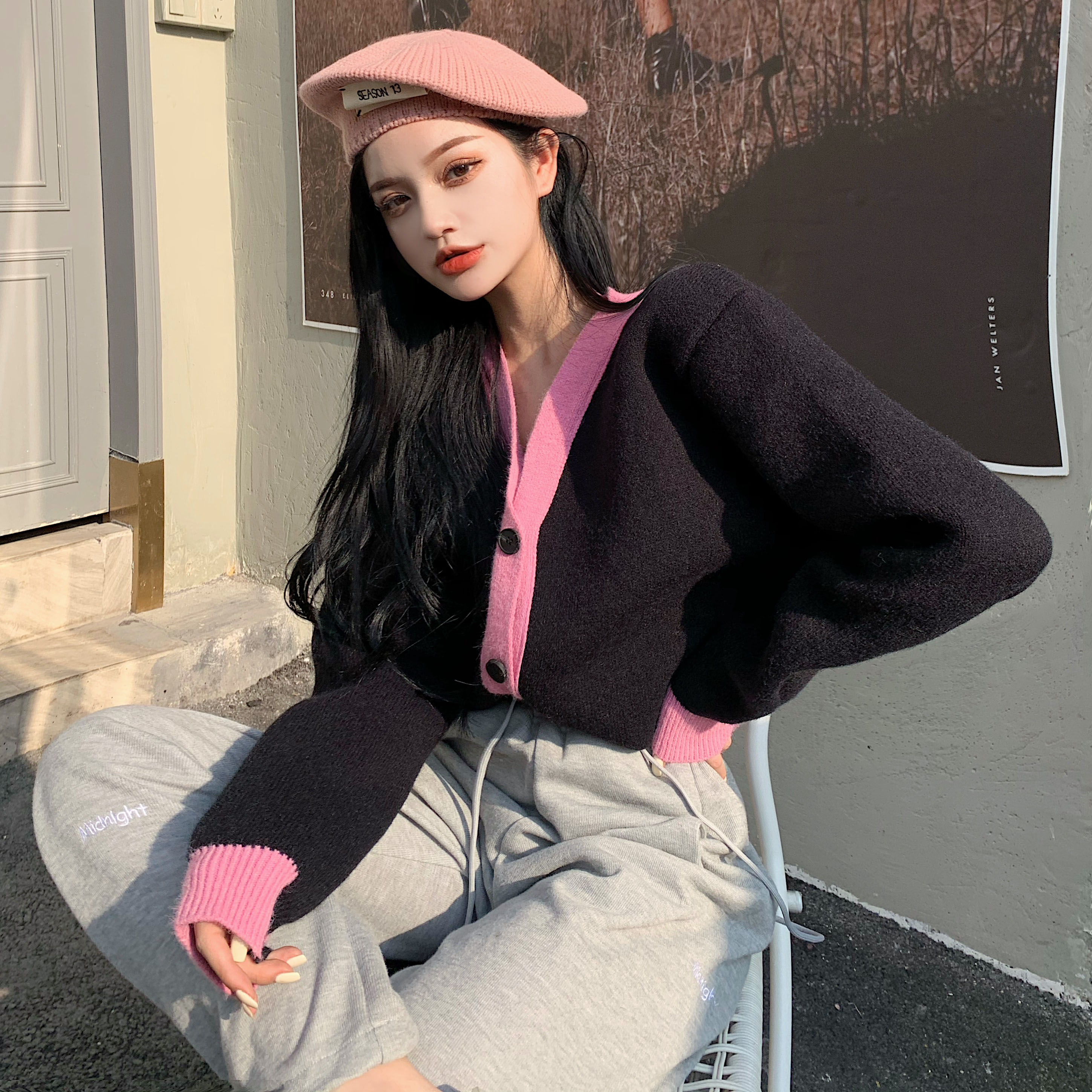 V-neck color-blocked sweater jacket for women 2023 new loose and lazy style outer wear knitted cardigan top