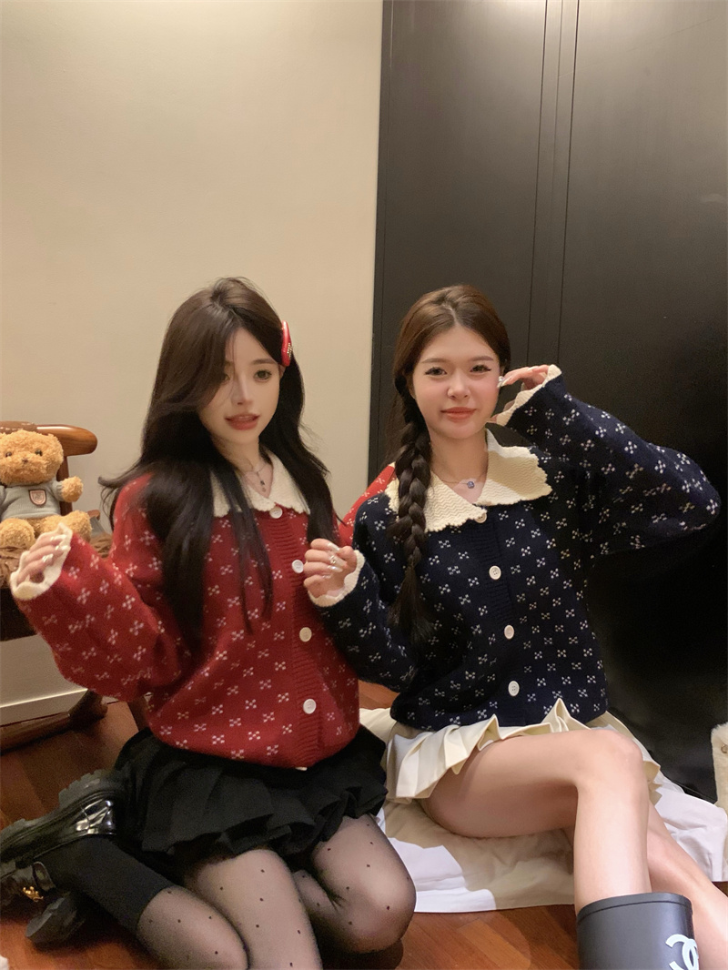 Real shot of heavy-duty crocheted doll collar sweater cardigan + high-waist slim double-layer woolen pleated skirt