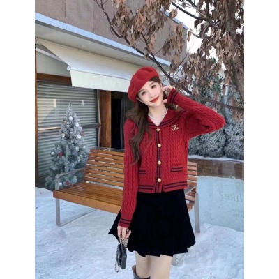 Thirteen lines of UUS Christmas and New Year atmosphere, popular and beautiful suit skirt, red sweater + velvet skirt