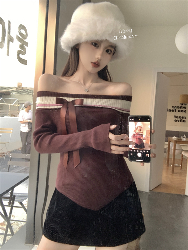 Real shot of French bow one-shoulder long-sleeved sweater, slim fit, irregular contrasting color top