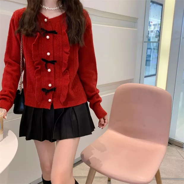 Design niche inner wear sweater ruffled retro pearl sweater women's 2024 spring new top