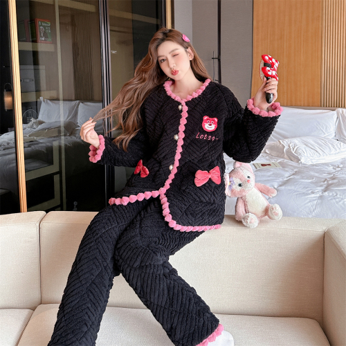 Aishang winter pajamas for women with small square lapels, strawberry bears, thickened three-layer quilted jackets, home clothes