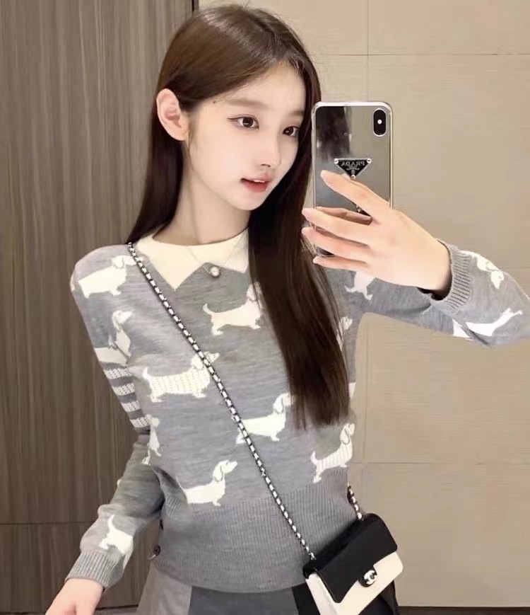 College style cartoon jacquard long-sleeved sweater for women 2023 autumn design slim fit and age-reducing pullover top