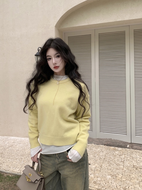 Actual shot of round neck, lazy and slimming solid color arctic velvet knitted sweater, simple and versatile soft waxy top