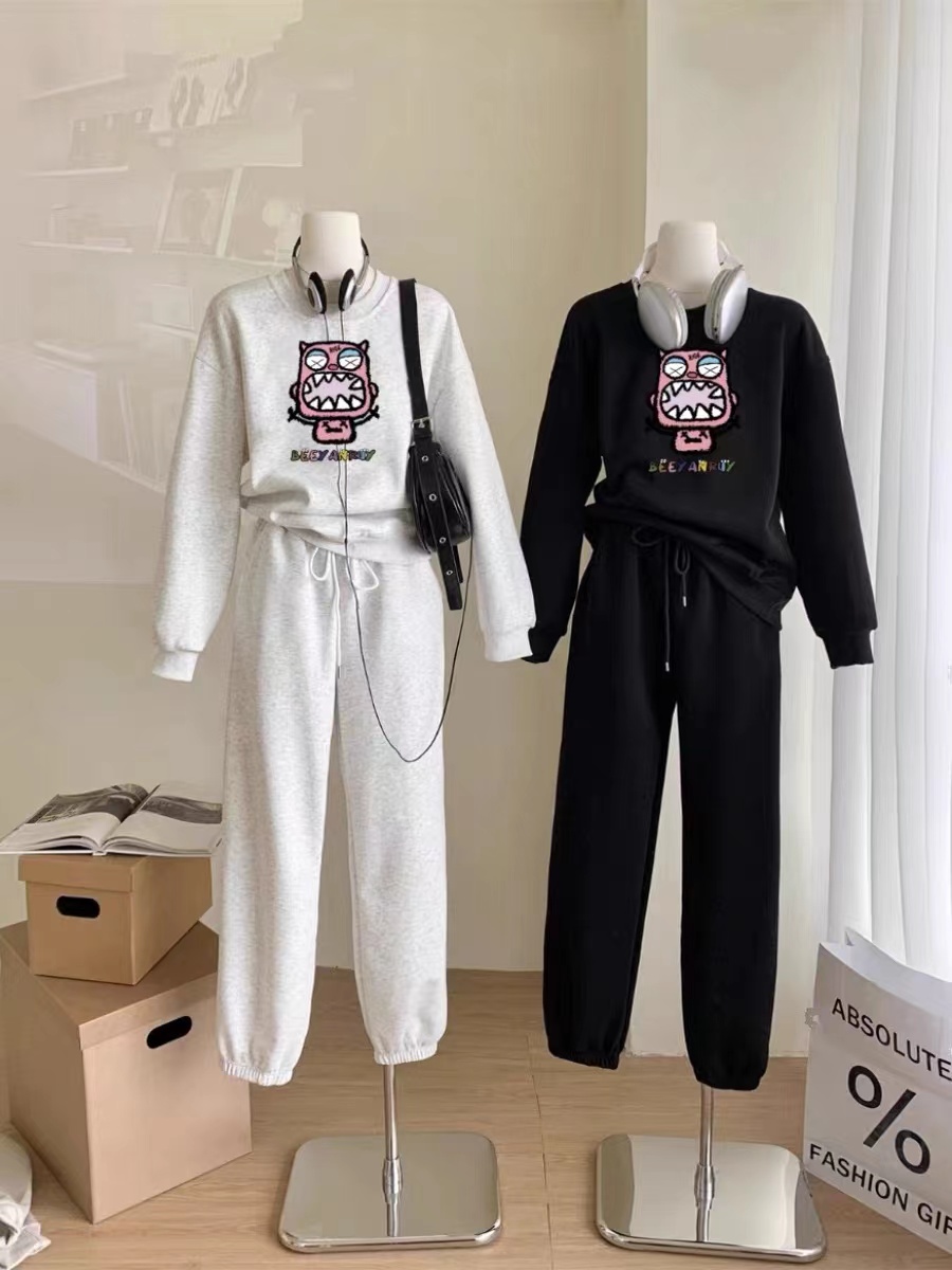 Sports suit women's 2023 autumn and winter age-reducing fashionable small loose sweatshirt casual two-piece set
