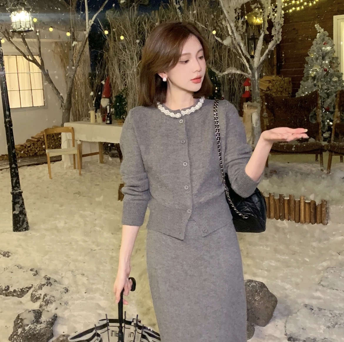 French lazy style two-piece set for autumn breast wear, age-reducing and versatile knitted top, high-waisted skirt suit for women