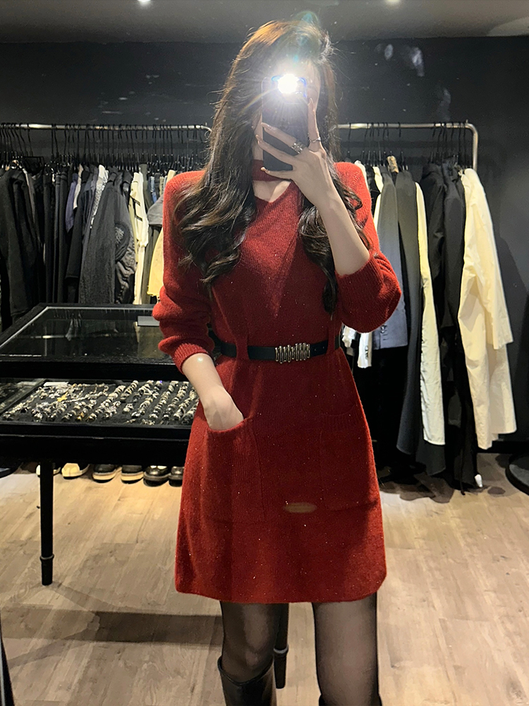 High-end and super good-looking Christmas red knitted dress for women, new autumn and winter temperament, slim mid-length sweater dress