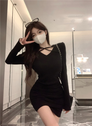 Right shoulder cross petite dress for women in autumn and winter new hot girl sexy slim inner layering bottoming hip short skirt