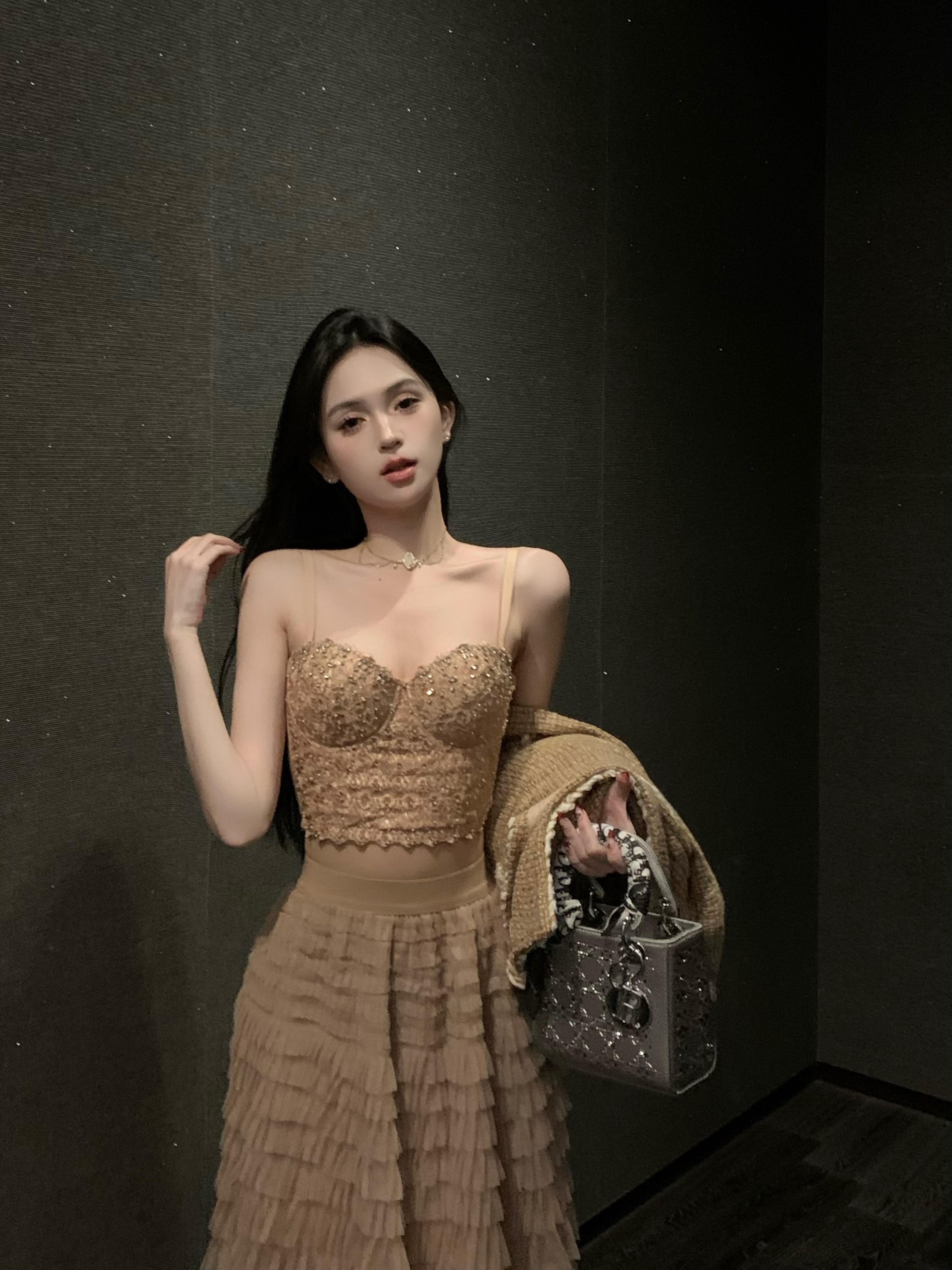 Actual shot of shiny hot diamond lace wrapped chest beaded suspenders mesh long skirt small fragrant jacket three-piece set