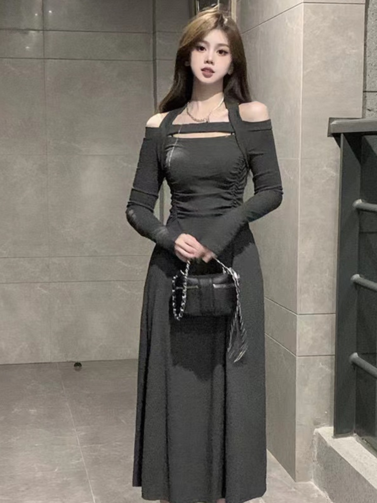性感純欲風辣妹一字肩掛脖長袖連衣裙女秋季新款高腰中長款裙子潮