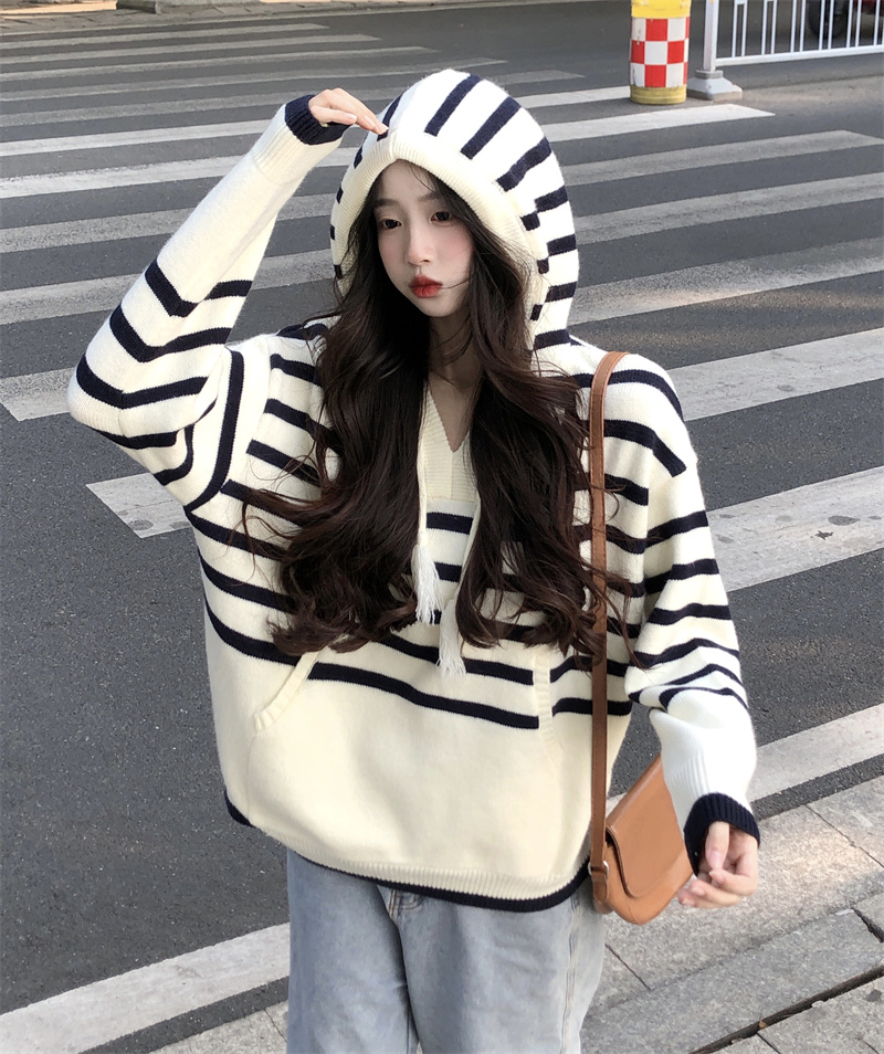 Actual shot of new autumn and winter striped hooded sweater, loose and versatile, soft and waxy, lazy pullover niche knitted sweater