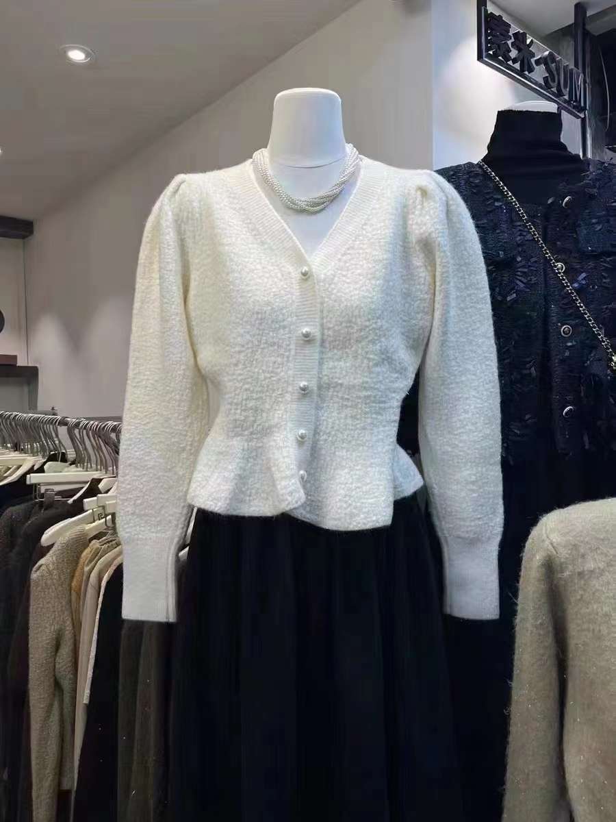 Versatile and fashionable long sleeve top