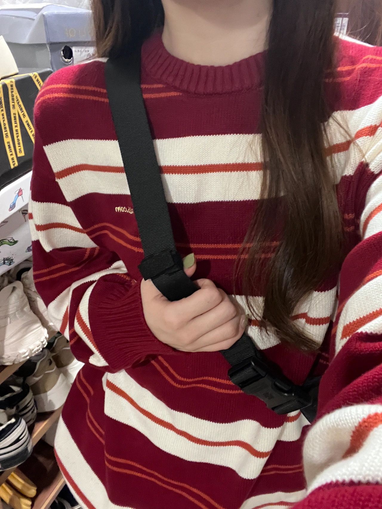 Red striped long-sleeved round neck pullover sweatshirt for women, thickened oversize off-shoulder top, loose and lazy style in autumn and winter