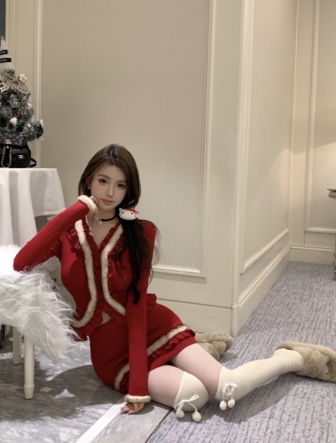 Real shot of Christmas and New Year atmosphere, temperament, splicing design, jacket, high waist, slim skirt suit, new autumn and winter style