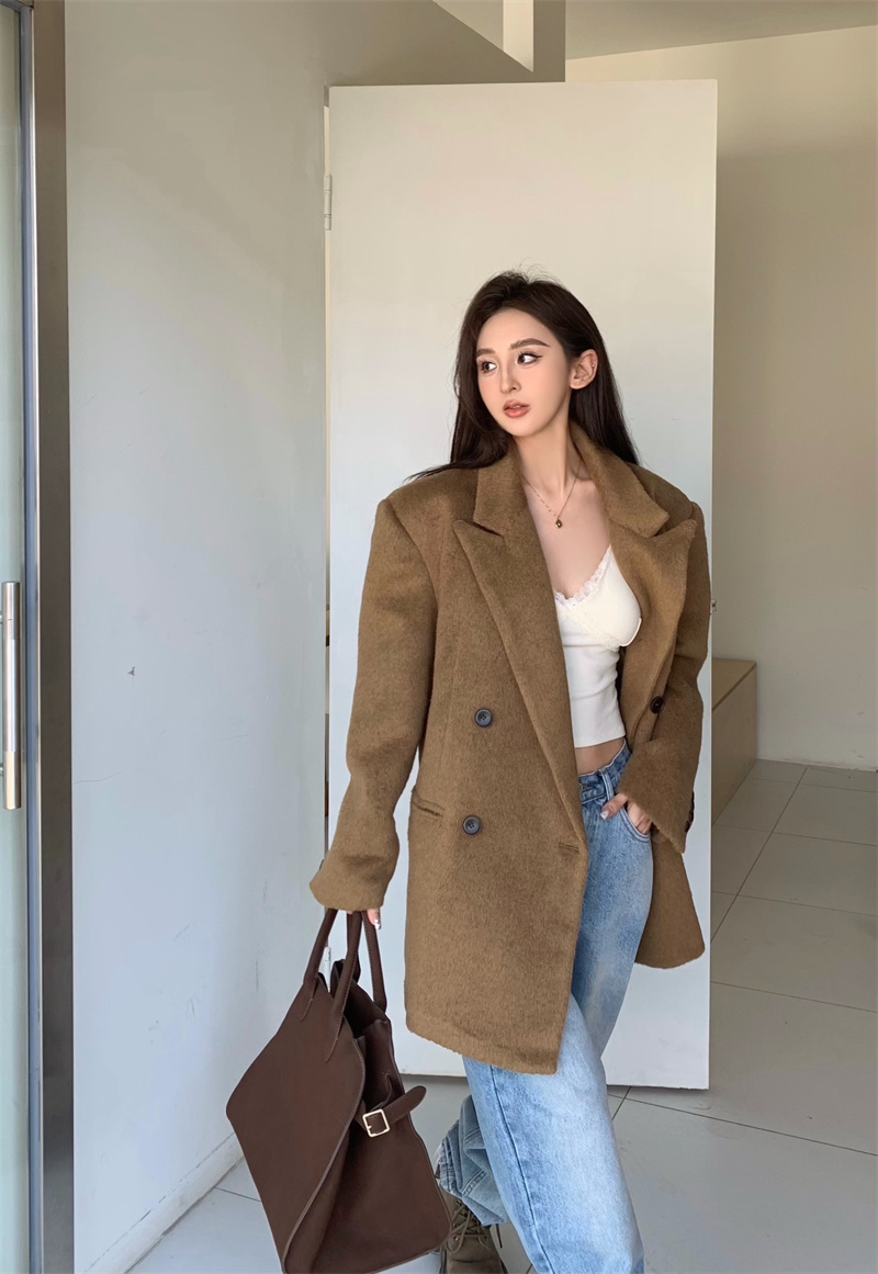 Actual shot of retro style, fashionable, slim and loose woolen suit jacket