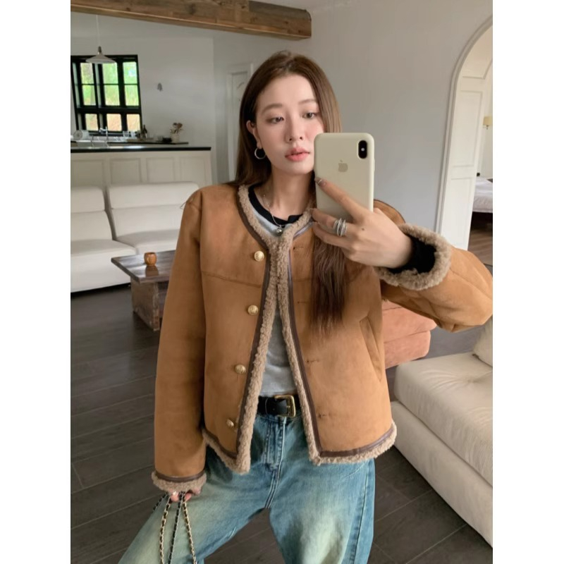 Fur all-in-one jacket 2023 winter new women's Korean style small and short plus velvet round neck lamb wool top
