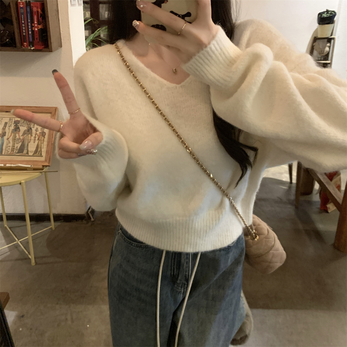 Actual shot of autumn and winter Korean style loose v-neck solid color short versatile arctic velvet thickened inner knitted sweater