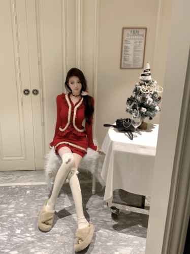 Real shot of Christmas and New Year atmosphere, temperament, splicing design, jacket, high waist, slim skirt suit, new autumn and winter style