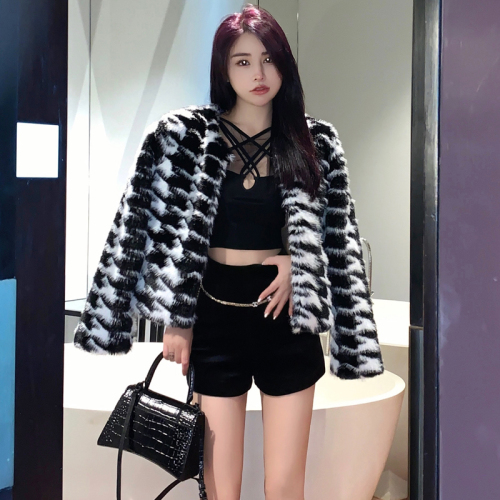 Real shot of autumn and winter new imitation fox fur coat for women, short high-end socialite mink houndstooth fur coat