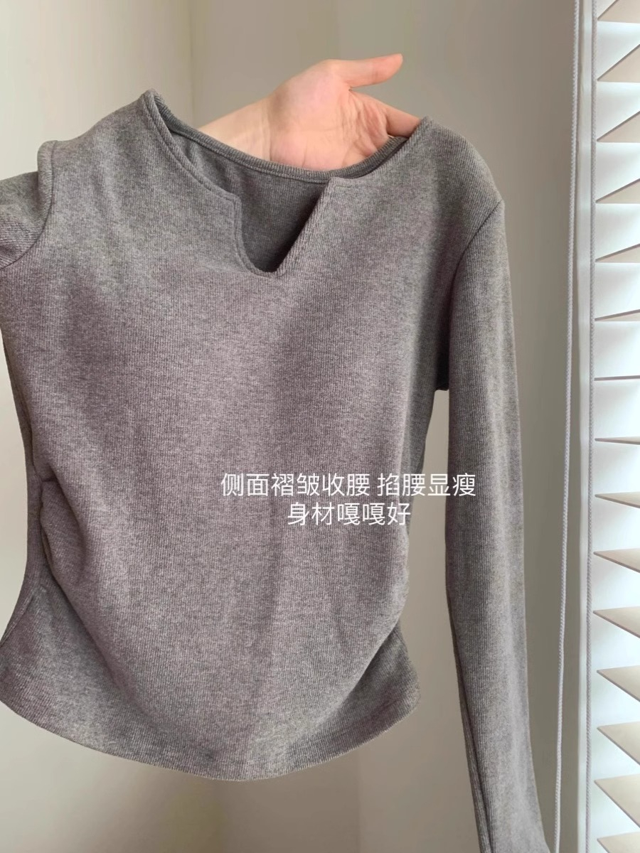 Threaded velvet v-neck bottoming shirt for women in autumn and winter new slim fit inner long-sleeved T-shirt design niche top
