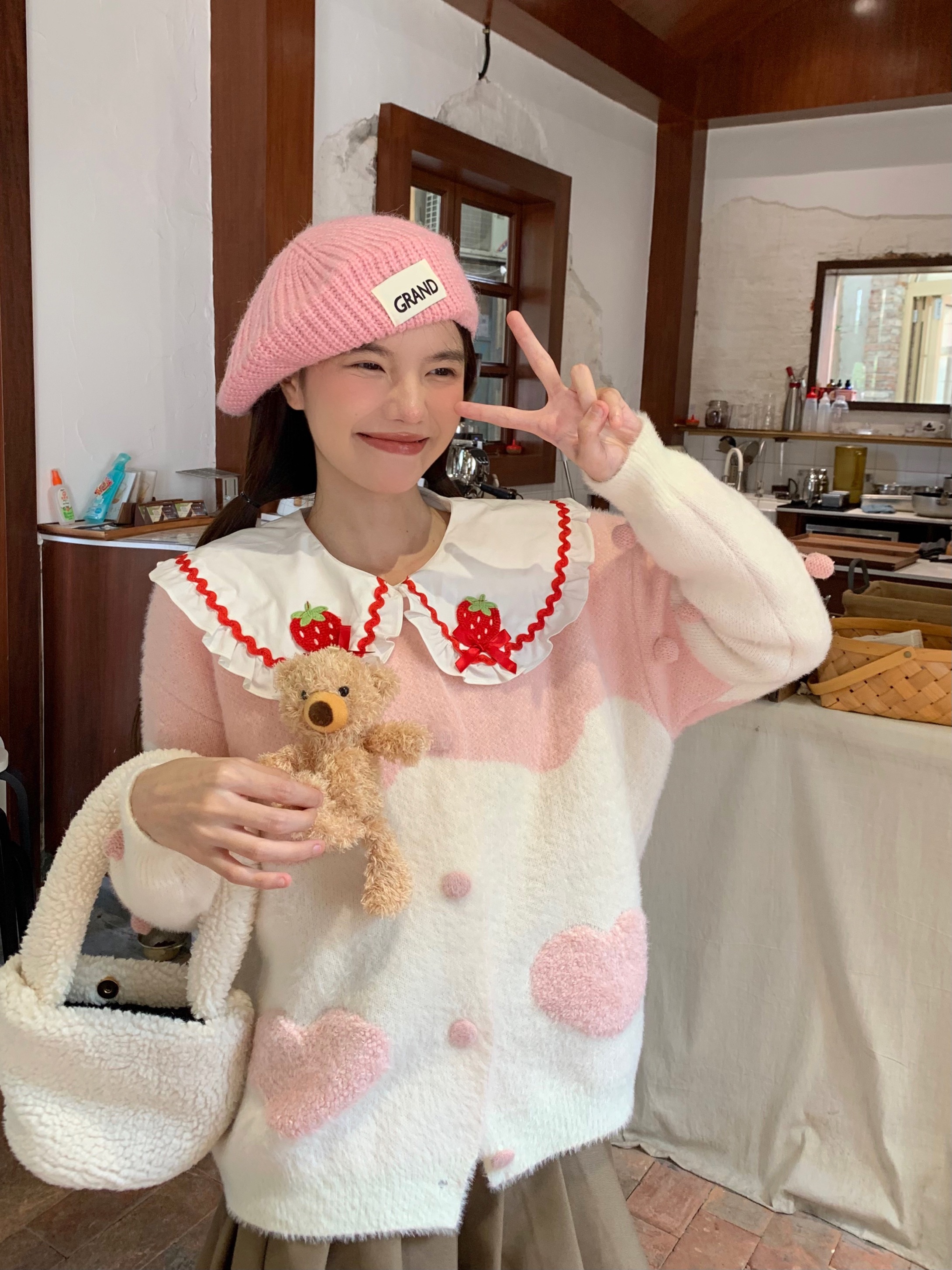 實拍  甜美重工立體小熊愛心仿貂絨針織開衫外套＋草莓襯衫