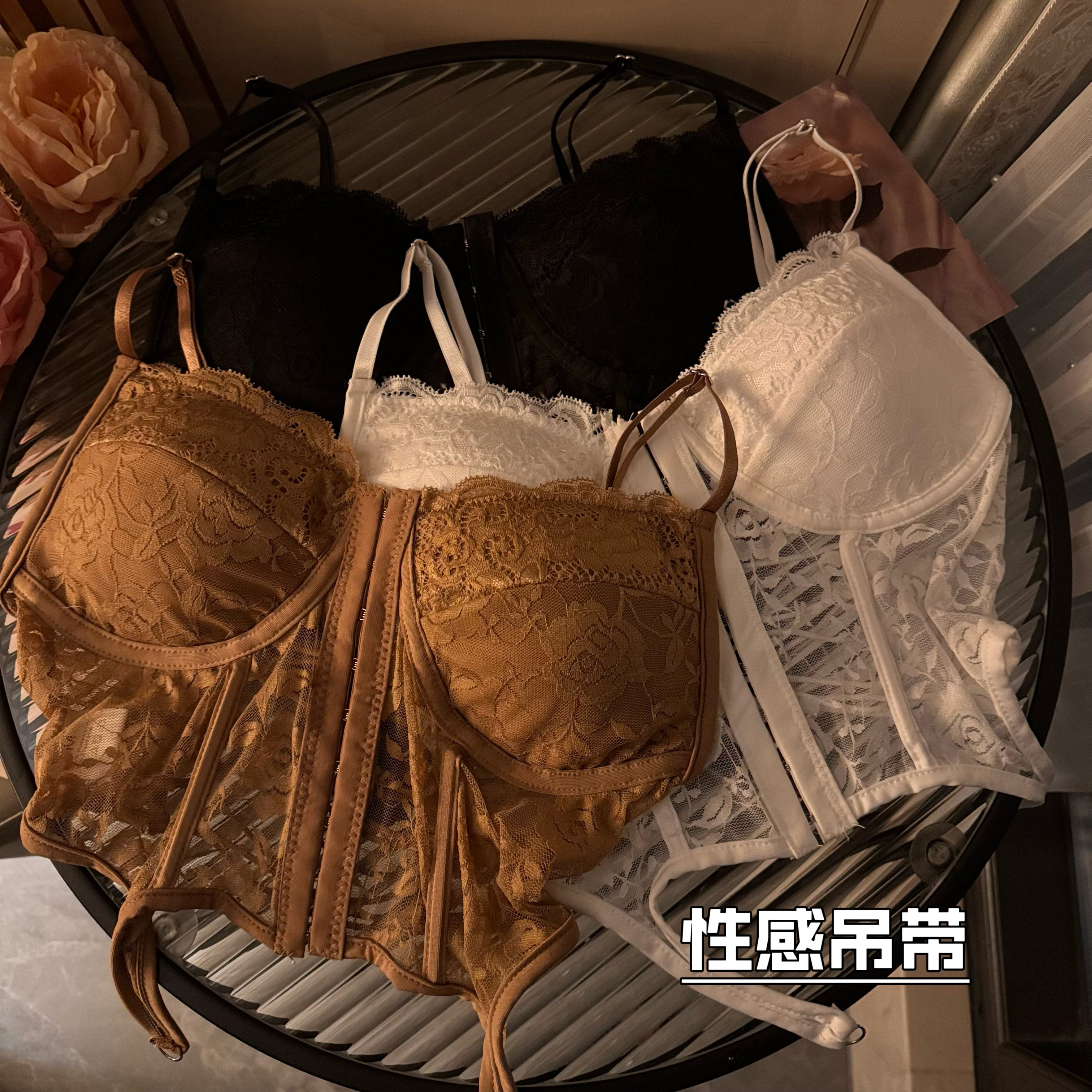 實拍蕾絲拼接鈎花不規則吊帶小背心辣妹顯瘦內搭外穿短款上衣