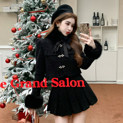 Actual shot of Qianjin Xiaoxiangfeng suit quilted winter new style detachable fur collar top + high waist pleated skirt