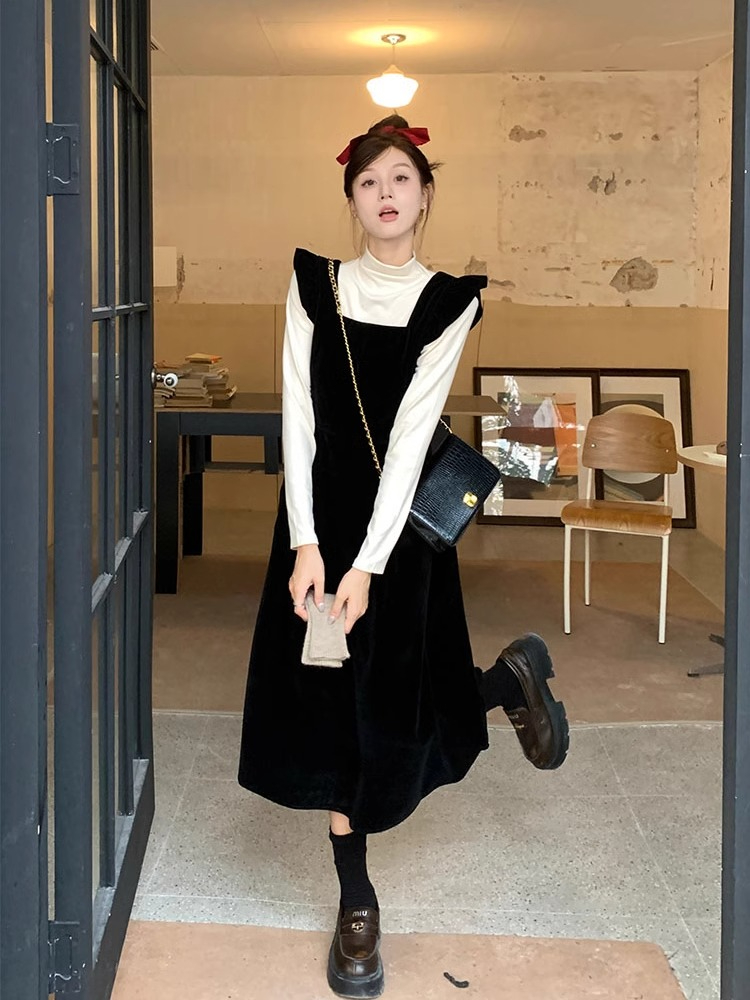 Sweet flying sleeves vest dress women's black suspender dress winter loose velvet A-line long skirt age-reducing skirt