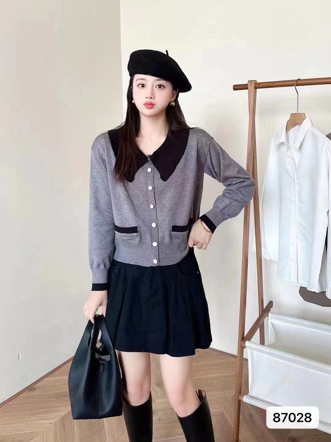 2023 new autumn and winter Korean style small fragrance style doll collar color matching long-sleeved cardigan top for women