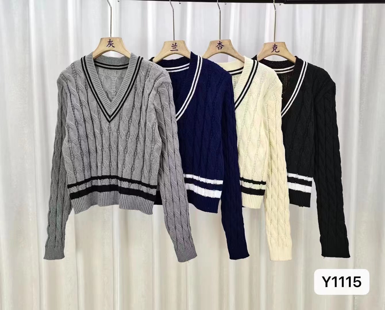 Zhou Miao's same style 2023 autumn and winter Korean style college style V-neck hemp pattern knitted slim long-sleeved top for women