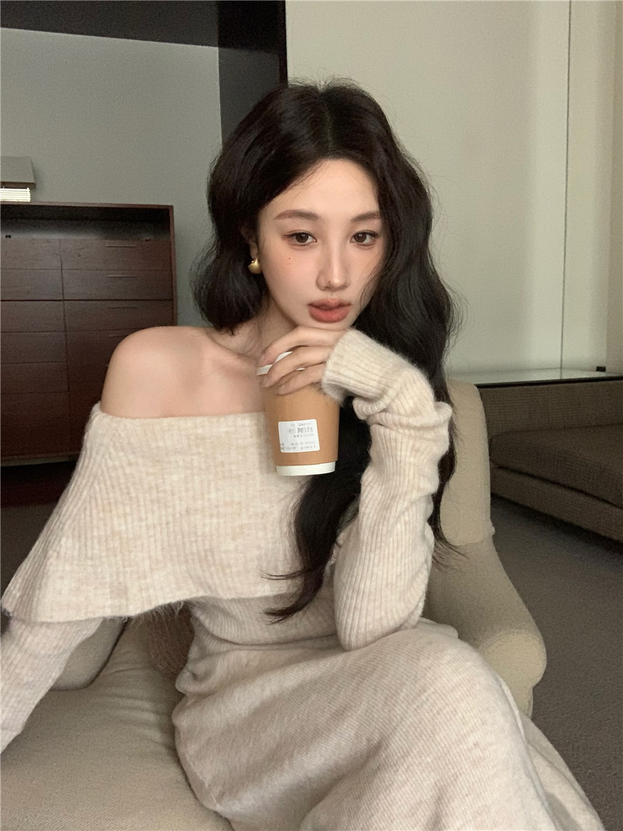 Real shot of French long-sleeved knitted suit skirt with coat and bottoming skirt, elegant sweater dress
