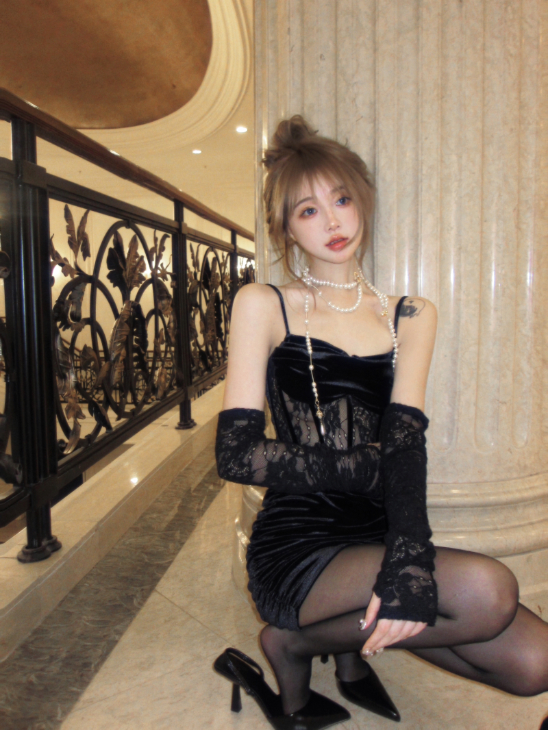 Actual shot of Christmas and New Year atmosphere shirt, sexy fishbone suspender velvet slim hip wrap dress