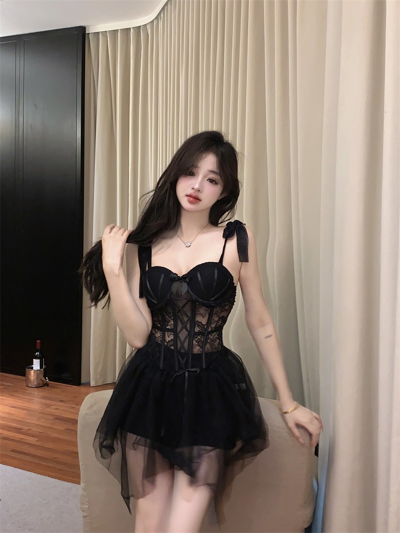 Real shot of red wine drunk French waist suspender skirt sexy lace see-through palace style mesh bra nightgown for women