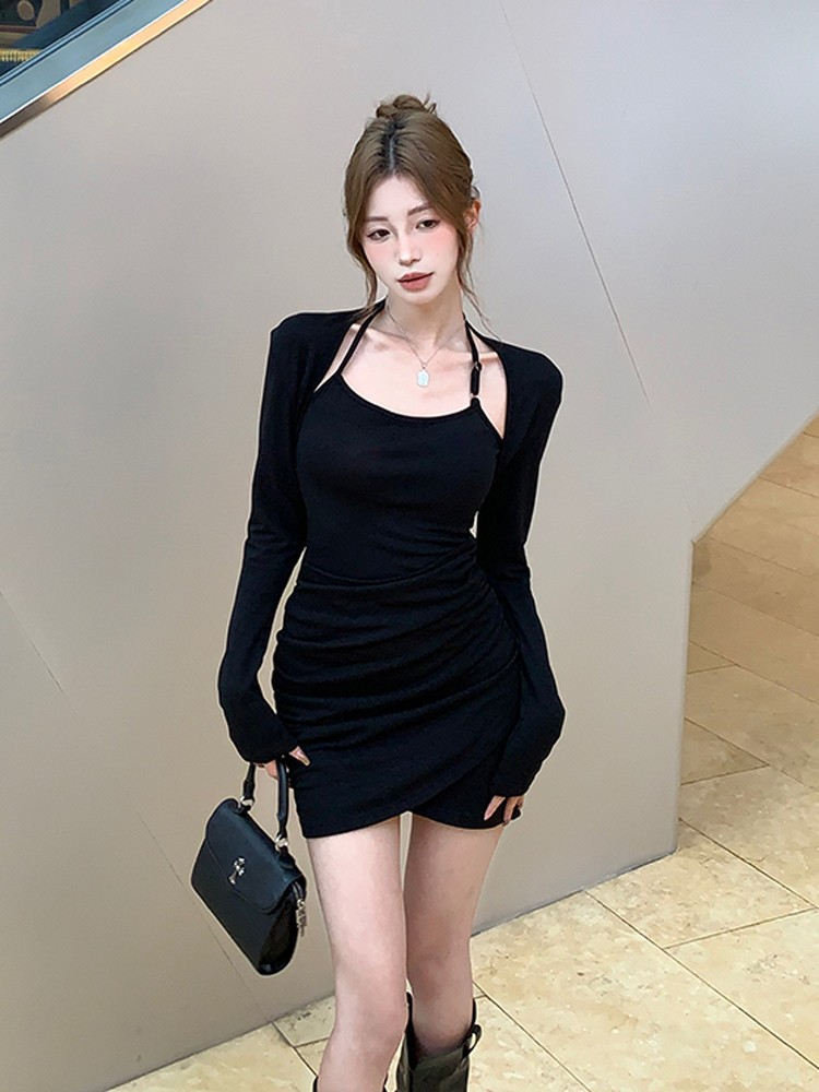 2023新款聖誕穿搭紅色掛脖連衣裙女秋冬季內搭打底性感包臀短裙子