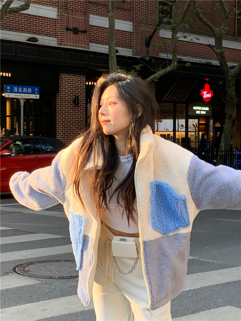 Real shot of loose coat, contrasting color splicing, lamb wool jacket, men's and women's couple outfit, plus cotton top