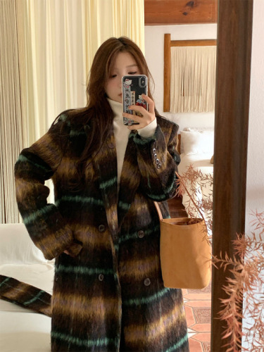 Real shot of autumn and winter retro Maillard contrasting plaid woolen thickened long coat, suit coat and scarf