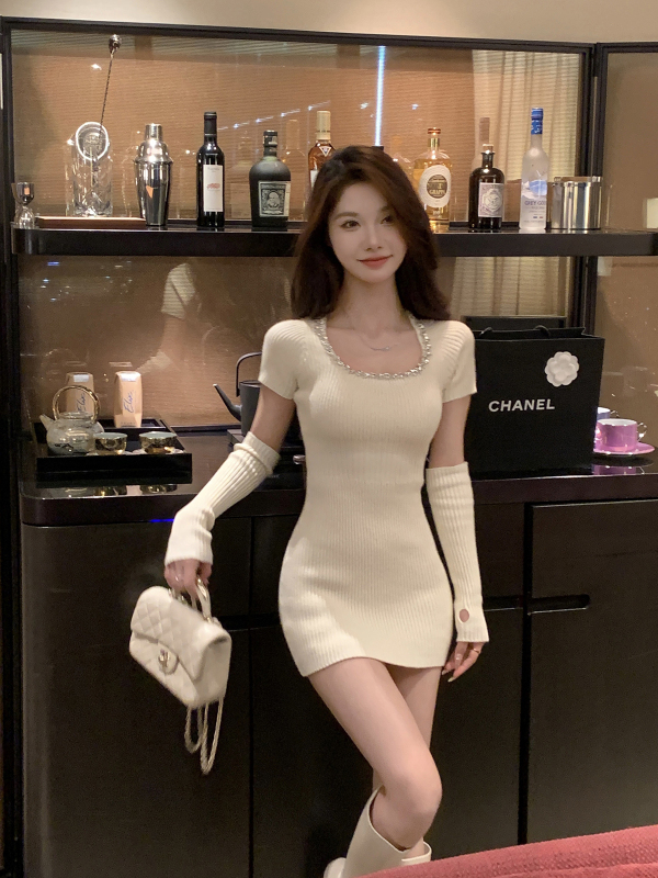 JustQin鑽石舞會秋冬新款水鑽針織裙修身毛衣裙袖套連衣裙女