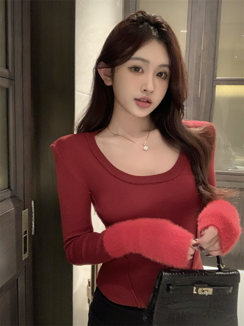 Real shot of U-neck long-sleeved slim top for women slimming short pure cotton warm knitted bottoming shirt