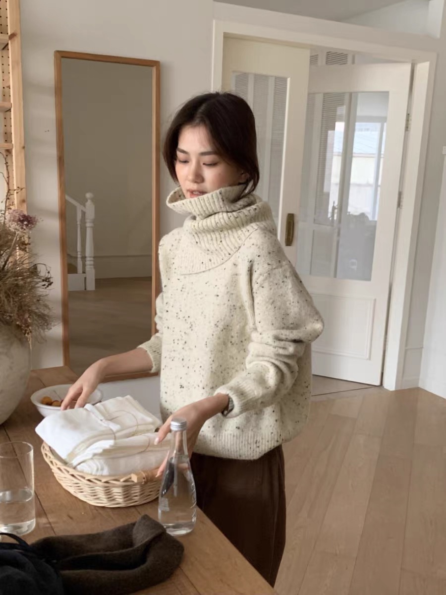 Korean design scarf, round neck, long-sleeved sweater, autumn and winter colorful point niche warm and thickened pullover top