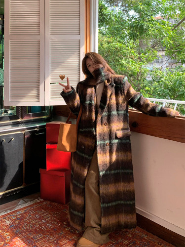 Real shot of autumn and winter retro Maillard contrasting plaid woolen thickened long coat, suit coat and scarf