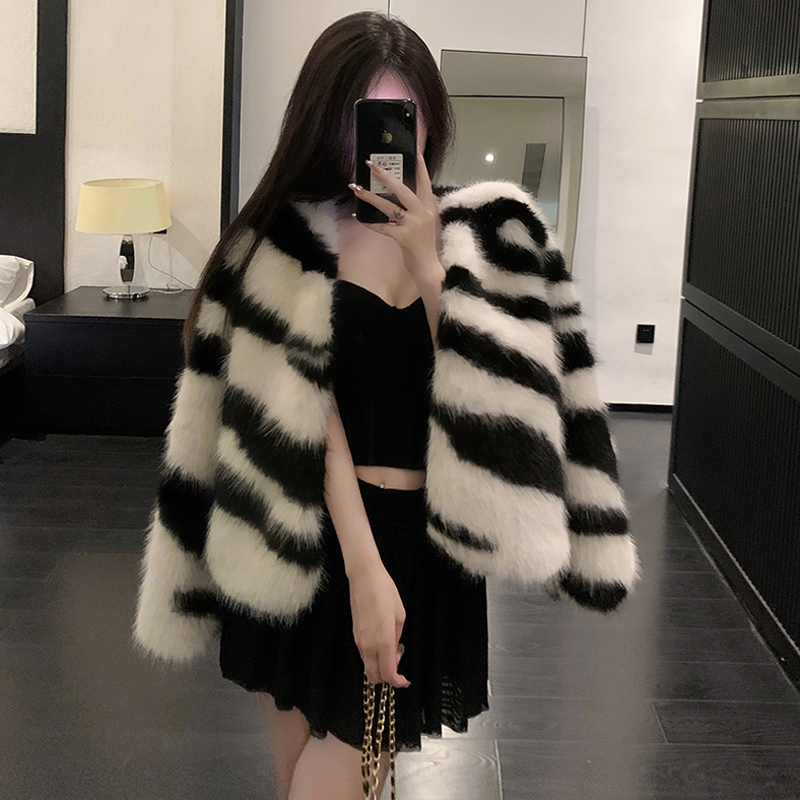 Real shot design zebra pattern fox fur short fur coat, stylish thickened eco-friendly fur winter for women in autumn and winter