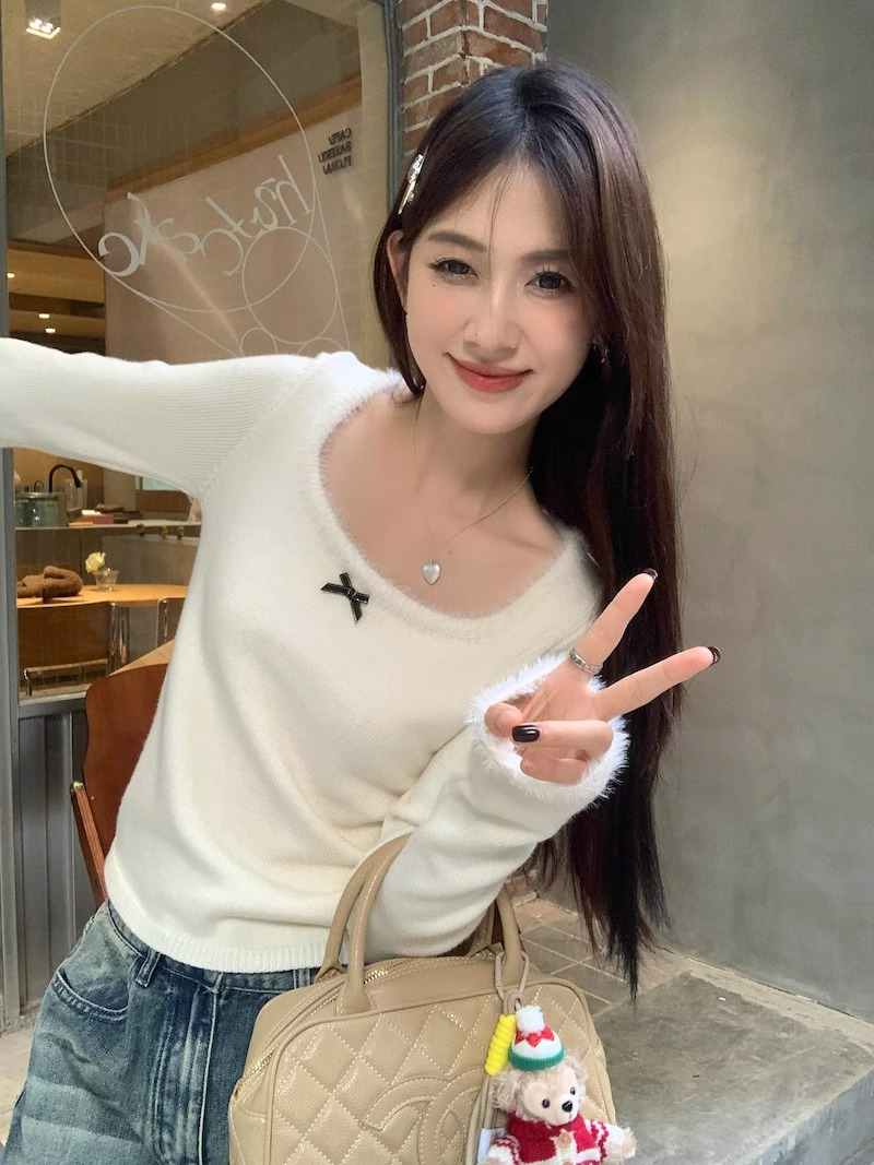 小眾蝴蝶結針織打底衫女秋冬白色毛衣低領內搭修身短款毛絨絨上衣