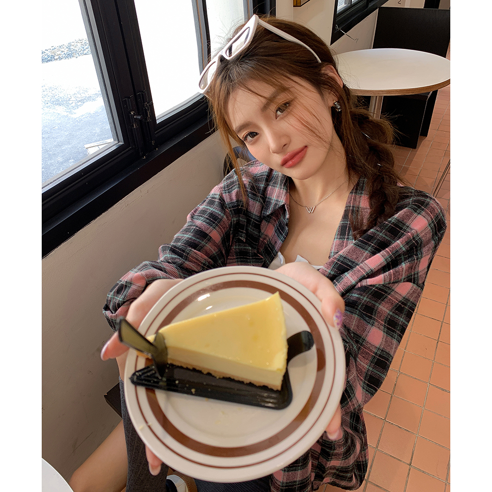 Actual shot of 2024 spring and summer new black and pink plaid shirt jacket for women retro loose casual sun protection shirt top spring