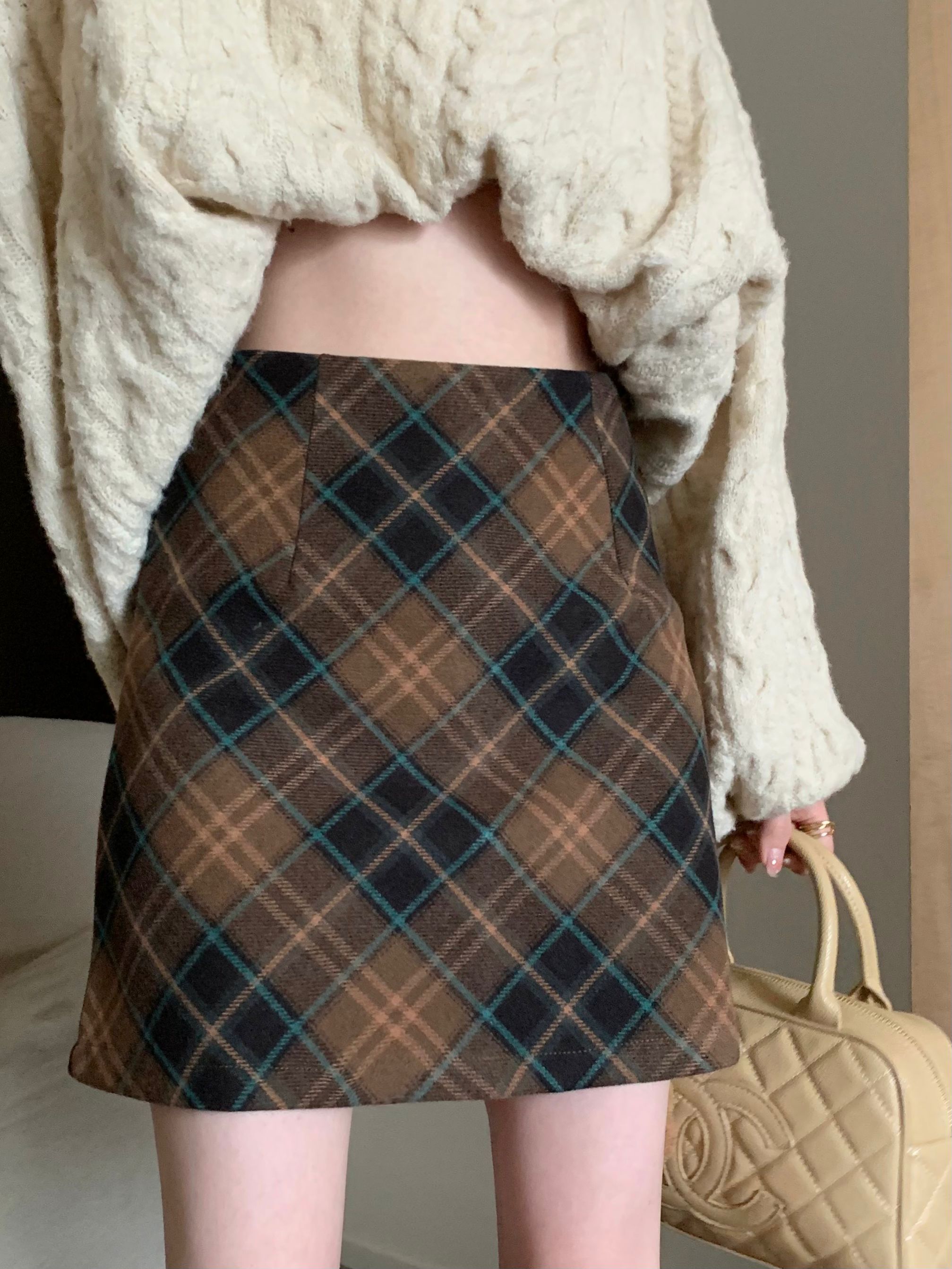 Real shot ~ New Year red plaid woolen thickened A-line skirt with contrasting color and slimming skirt with high waist and hip covering